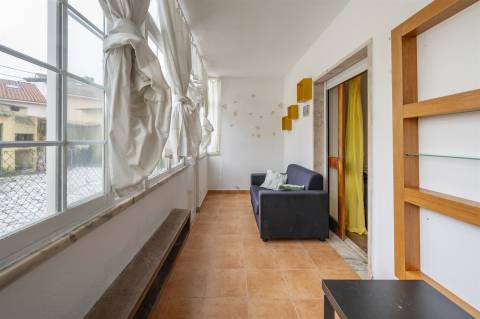 Andar de moradia T3  com pátio á venda em Bicesse.