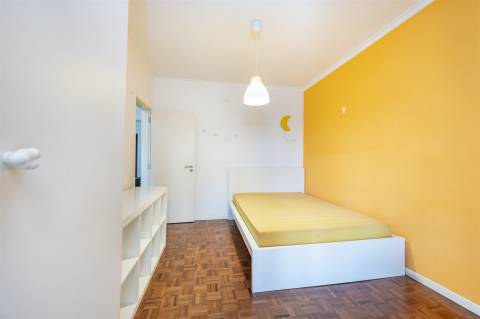 Andar de moradia T3  com pátio á venda em Bicesse.