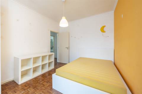 Andar de moradia T3  com pátio á venda em Bicesse.