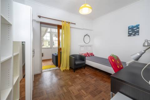 Andar de moradia T3  com pátio á venda em Bicesse.