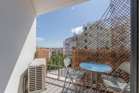 Apartamento T1 Moderno com Vistas Abertas na Penha de França