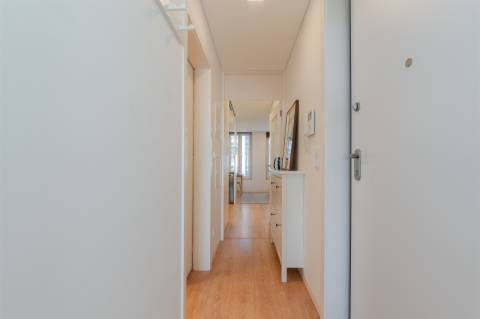 Apartamento T1 Moderno com Vistas Abertas na Penha de França