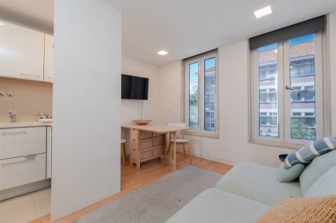Apartamento T1 Moderno com Vistas Abertas na Penha de França