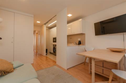 Apartamento T1 Moderno com Vistas Abertas na Penha de França