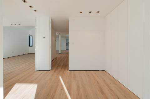 Moradia T4+1 Remodelada com Piscina no Livramento, em Cascais