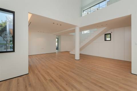 Moradia T4+1 Remodelada com Piscina no Livramento, em Cascais