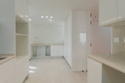 Moradia T4+1 Remodelada com Piscina no Livramento, em Cascais