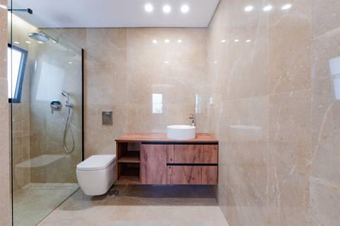 Moradia T4+1 Remodelada com Piscina no Livramento, em Cascais