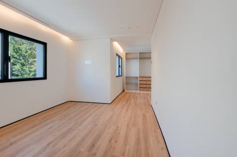 Moradia T4+1 Remodelada com Piscina no Livramento, em Cascais