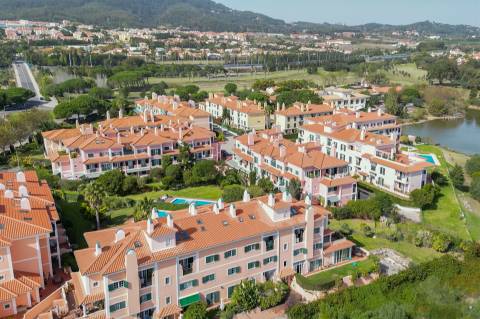 Apartamento T2 Remodelado com Terraço Privativo na Prestigiada Quinta da Beloura