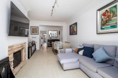 Apartamento T2 Remodelado com Terraço Privativo na Prestigiada Quinta da Beloura