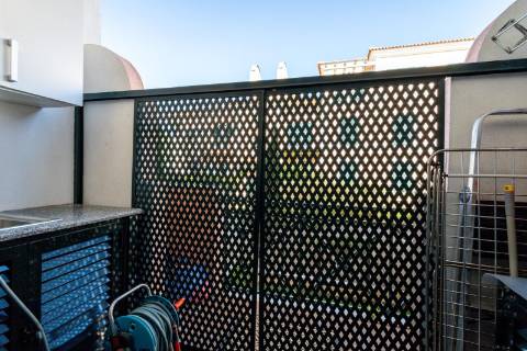 Apartamento T2 Remodelado com Terraço Privativo na Prestigiada Quinta da Beloura