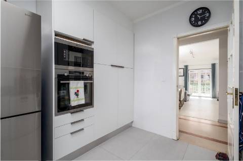 Apartamento T2 Remodelado com Terraço Privativo na Prestigiada Quinta da Beloura