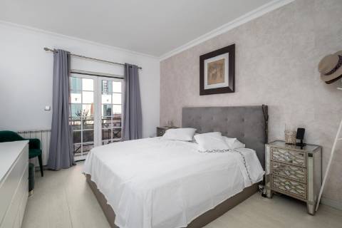 Apartamento T2 Remodelado com Terraço Privativo na Prestigiada Quinta da Beloura