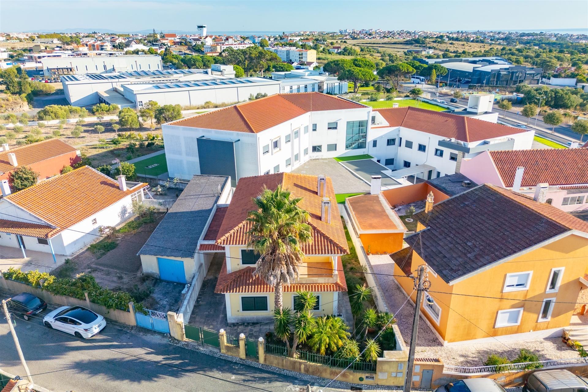 Moradia T3 Independente em Manique de Baixo com Jardim Privativo