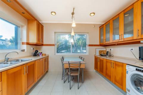 Moradia T3 Independente em Manique de Baixo com Jardim Privativo