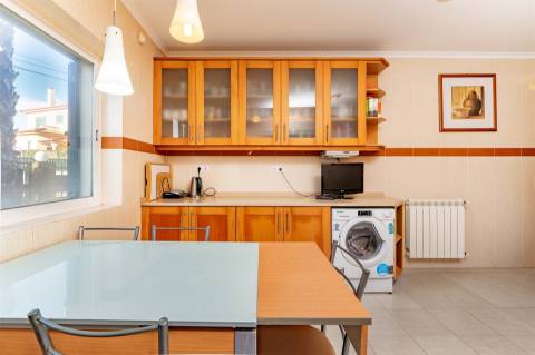 Moradia T3 Independente em Manique de Baixo com Jardim Privativo