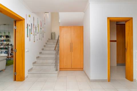 Moradia T3 Independente em Manique de Baixo com Jardim Privativo