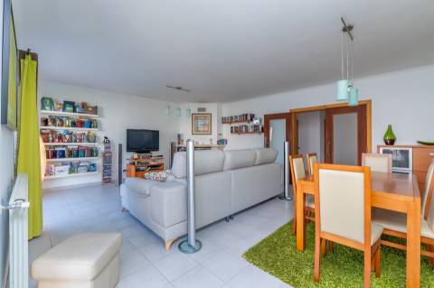 Moradia T3 Independente em Manique de Baixo com Jardim Privativo