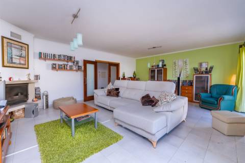 Moradia T3 Independente em Manique de Baixo com Jardim Privativo