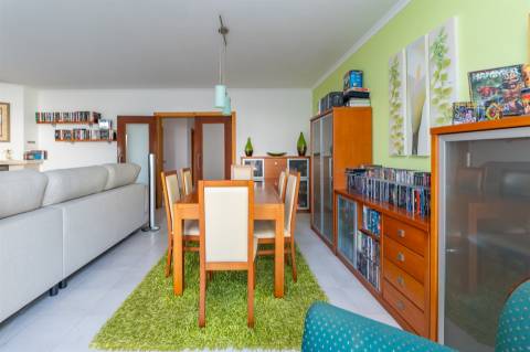 Moradia T3 Independente em Manique de Baixo com Jardim Privativo