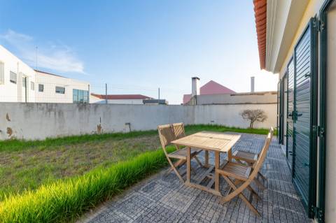 Moradia T3 Independente em Manique de Baixo com Jardim Privativo