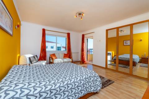 Moradia T3 Independente em Manique de Baixo com Jardim Privativo