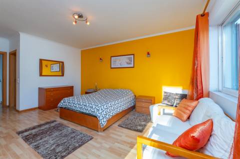 Moradia T3 Independente em Manique de Baixo com Jardim Privativo