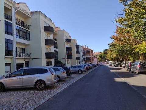 T4 Duplex em Carcavelos — Conforto, e Localização Privilegiada