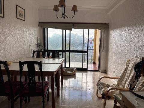 T4 Duplex em Carcavelos — Conforto, e Localização Privilegiada