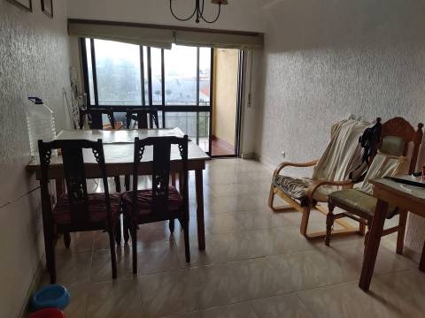 T4 Duplex em Carcavelos — Conforto, e Localização Privilegiada