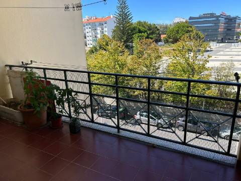 T4 Duplex em Carcavelos — Conforto, e Localização Privilegiada