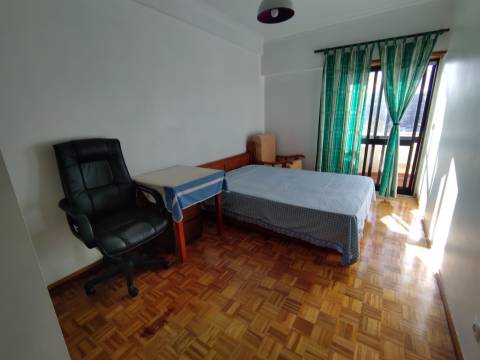 T4 Duplex em Carcavelos — Conforto, e Localização Privilegiada