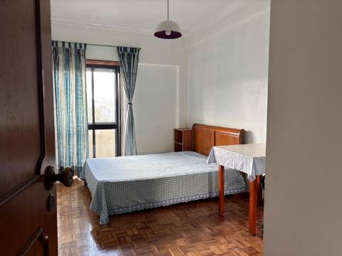 T4 Duplex em Carcavelos — Conforto, e Localização Privilegiada