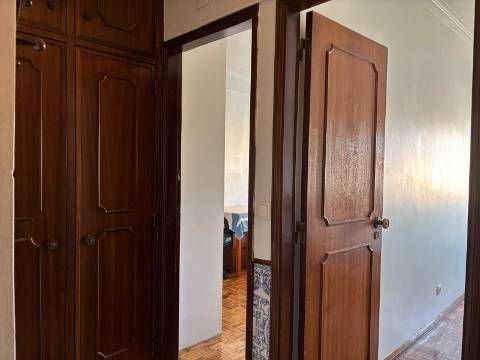 T4 Duplex em Carcavelos — Conforto, e Localização Privilegiada