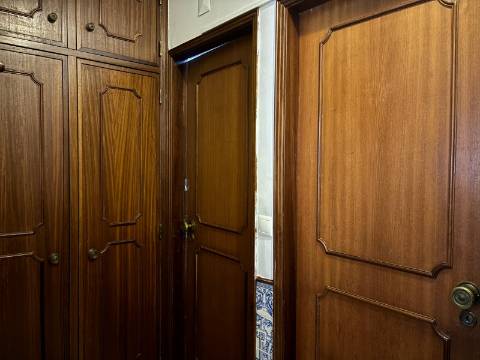 T4 Duplex em Carcavelos — Conforto, e Localização Privilegiada