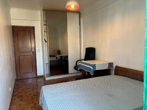 T4 Duplex em Carcavelos — Conforto, e Localização Privilegiada