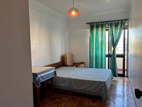 T4 Duplex em Carcavelos — Conforto, e Localização Privilegiada