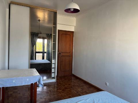 T4 Duplex em Carcavelos — Conforto, e Localização Privilegiada