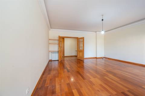 T2 para arrendamento em condominio fechado em Cascais.