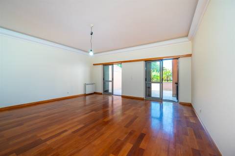 T2 para arrendamento em condominio fechado em Cascais.