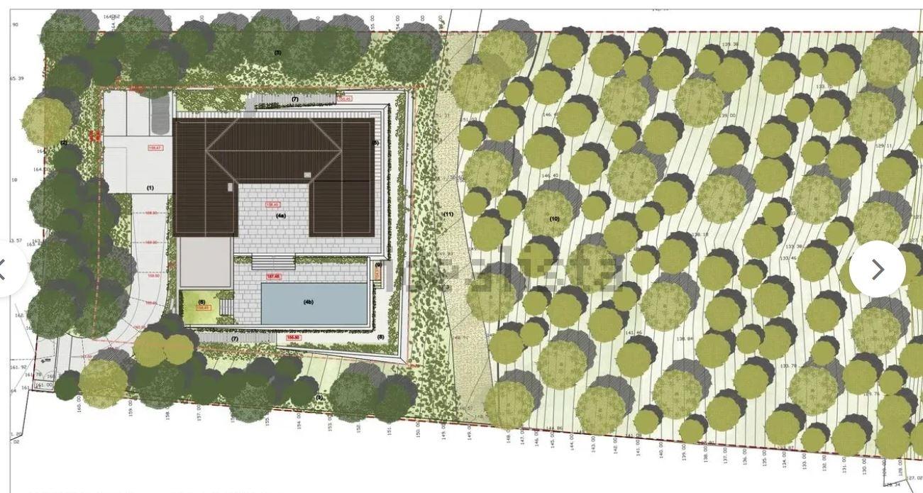 Terreno com uma área total de 4.240 m² para construção de moradia.