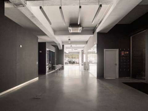 Armazém / escritório para arrendamento – 648,01 m²