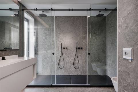 Moradia T4 de luxo com elevador, a estrear no Estoril.