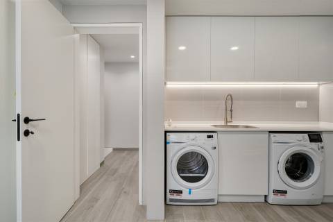 Moradia T4 de luxo com elevador, a estrear no Estoril.