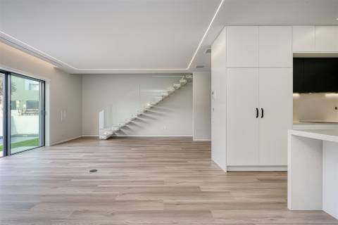 Moradia T4 de luxo com elevador, a estrear no Estoril.