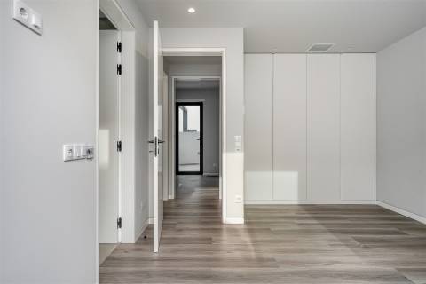 Moradia T4 de luxo com elevador, em construção no Estoril.