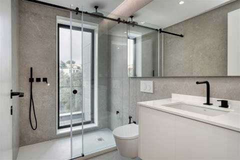 Moradia T4 de luxo com elevador, em construção no Estoril.