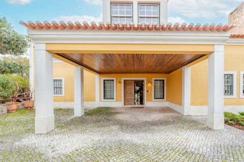 Moradia T4 de Luxo com Vista Golf na Exclusiva Quinta da Beloura I, Sintra
