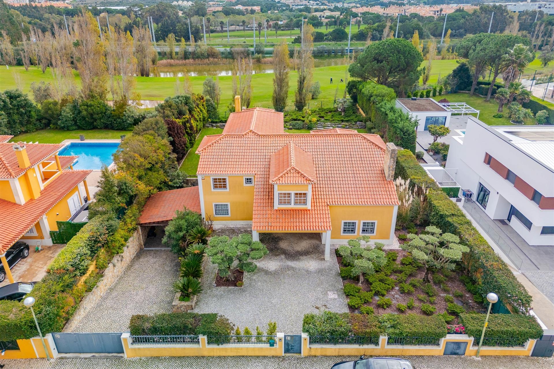 Moradia T4 de Luxo com Vista Golf na Exclusiva Quinta da Beloura I, Sintra